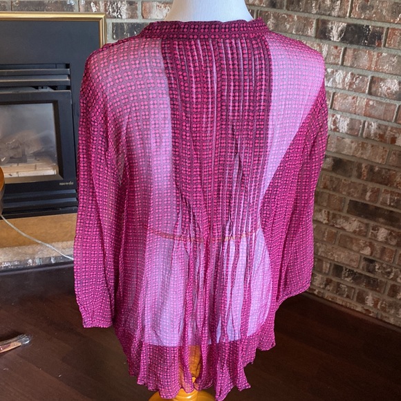 CHICOS (?) vibrant and sheer top with mandarin collar. No tags - believe size XL - Picture 4 of 7
